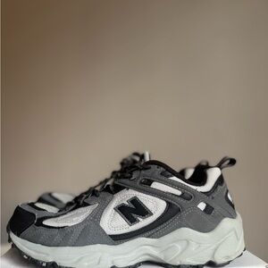 Men’s Trail Sneakers – Grey/Black – Size US 8 / EU 41.5